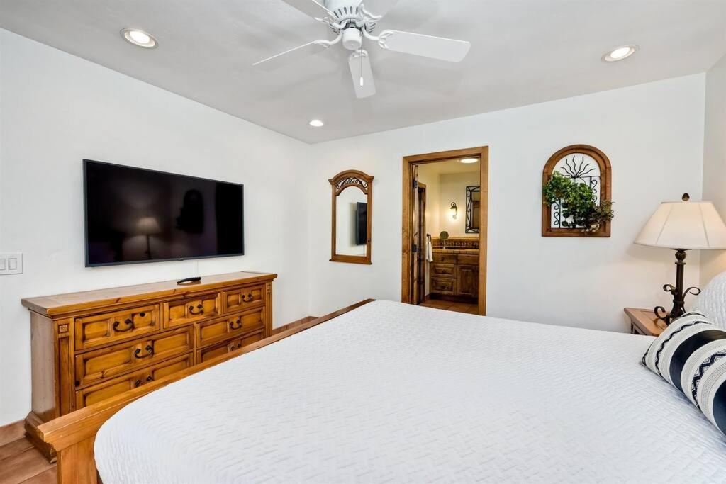 Great Group Retreat! Hacienda Decor, Spacious Floor Plan, Private Backyard Carlsbad Exteriér fotografie