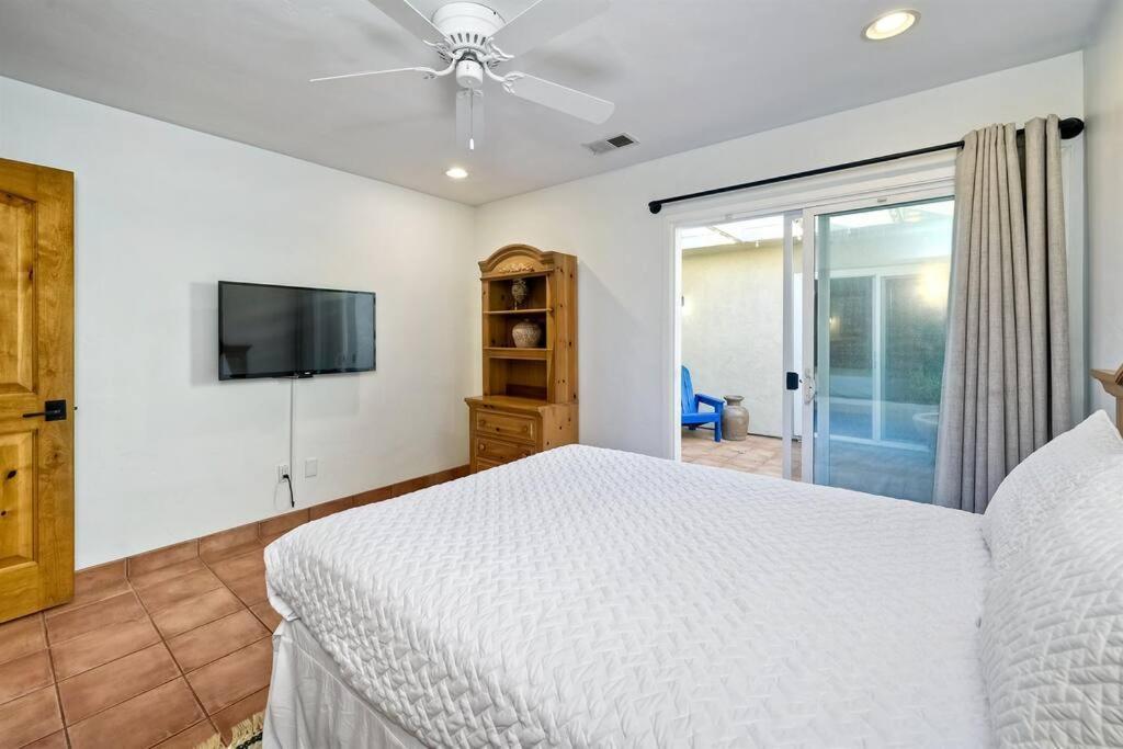 Great Group Retreat! Hacienda Decor, Spacious Floor Plan, Private Backyard Carlsbad Exteriér fotografie