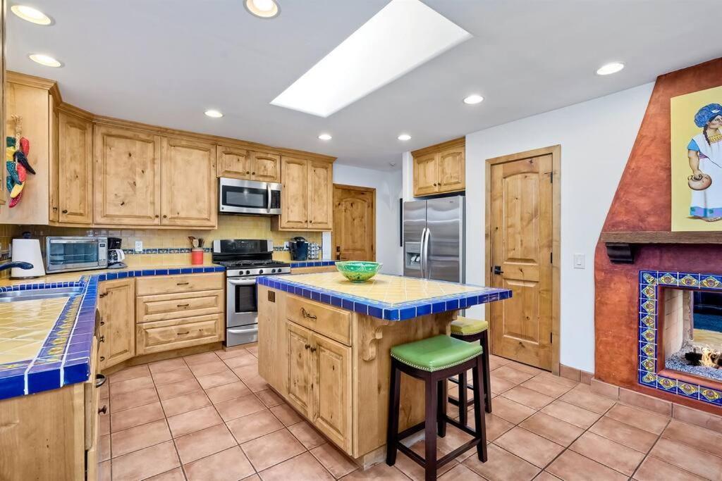 Great Group Retreat! Hacienda Decor, Spacious Floor Plan, Private Backyard Carlsbad Exteriér fotografie